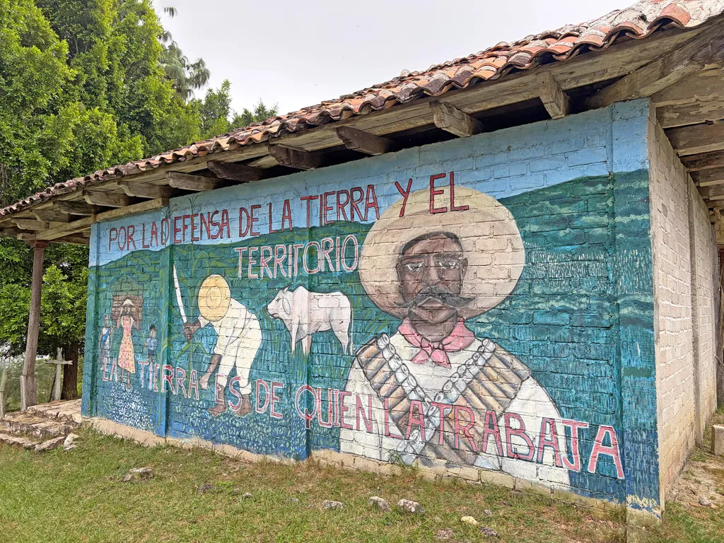 La tierra no se vende © SIPAZ